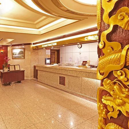 Emperor Hotel Taipei Bagian luar foto