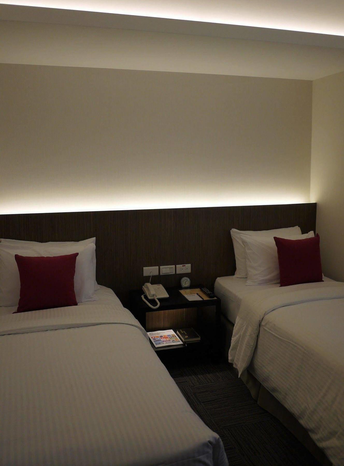 Emperor Hotel Taipei Bagian luar foto