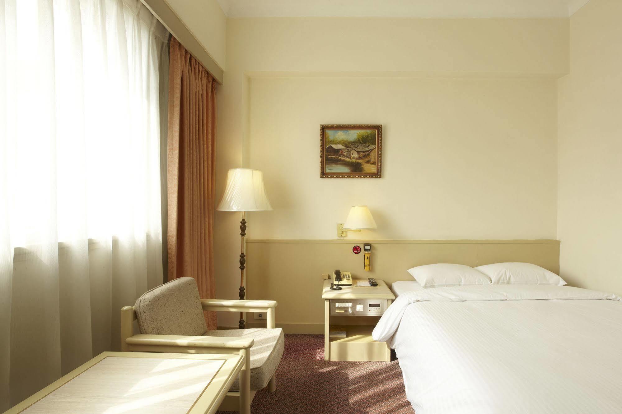 Emperor Hotel Taipei Bagian luar foto