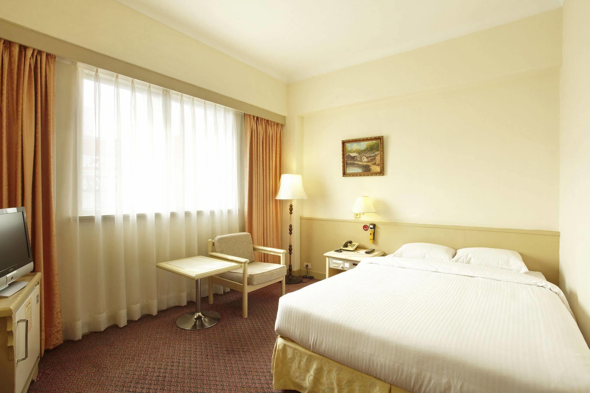Emperor Hotel Taipei Bagian luar foto