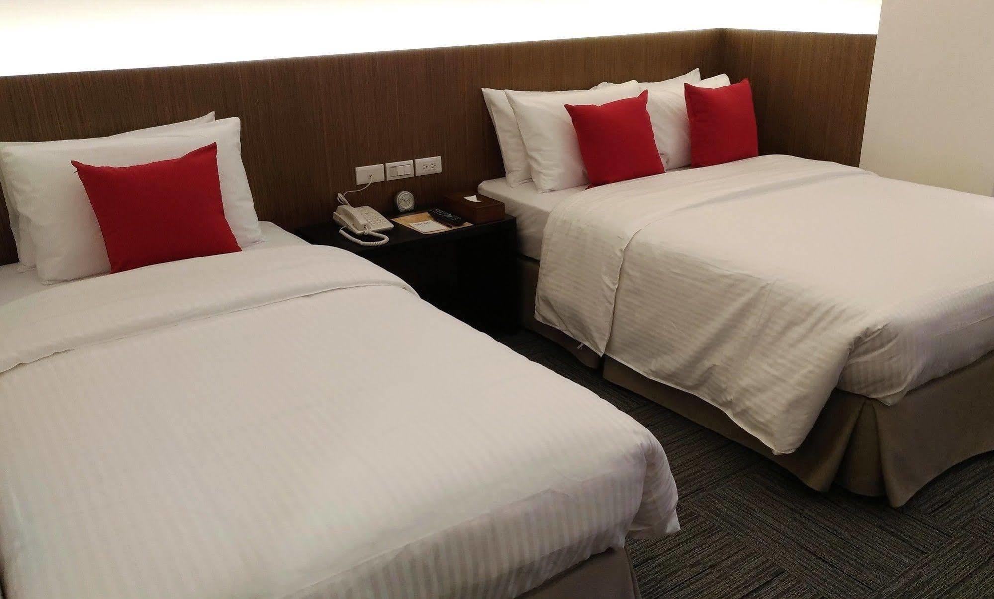 Emperor Hotel Taipei Bagian luar foto