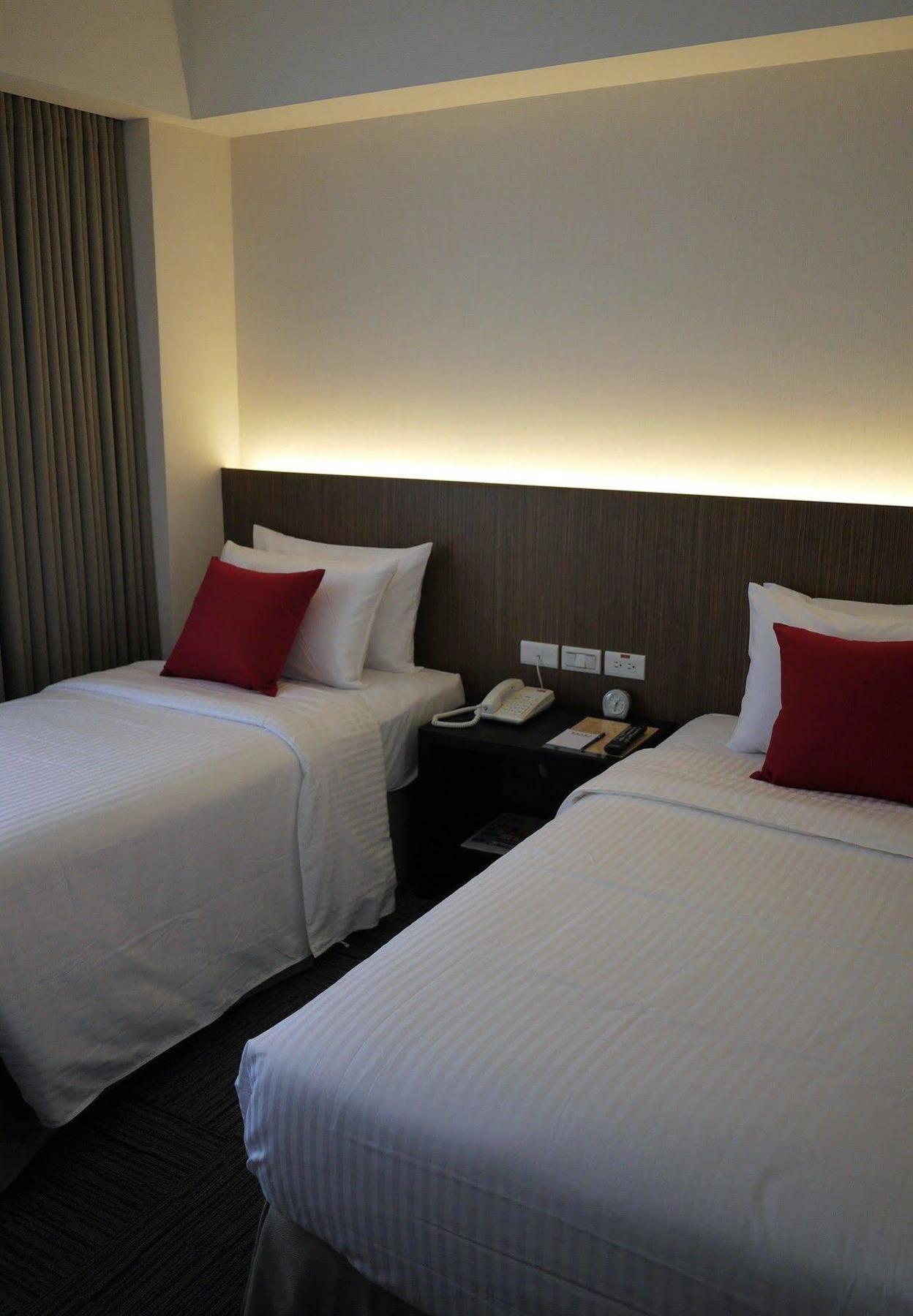 Emperor Hotel Taipei Bagian luar foto