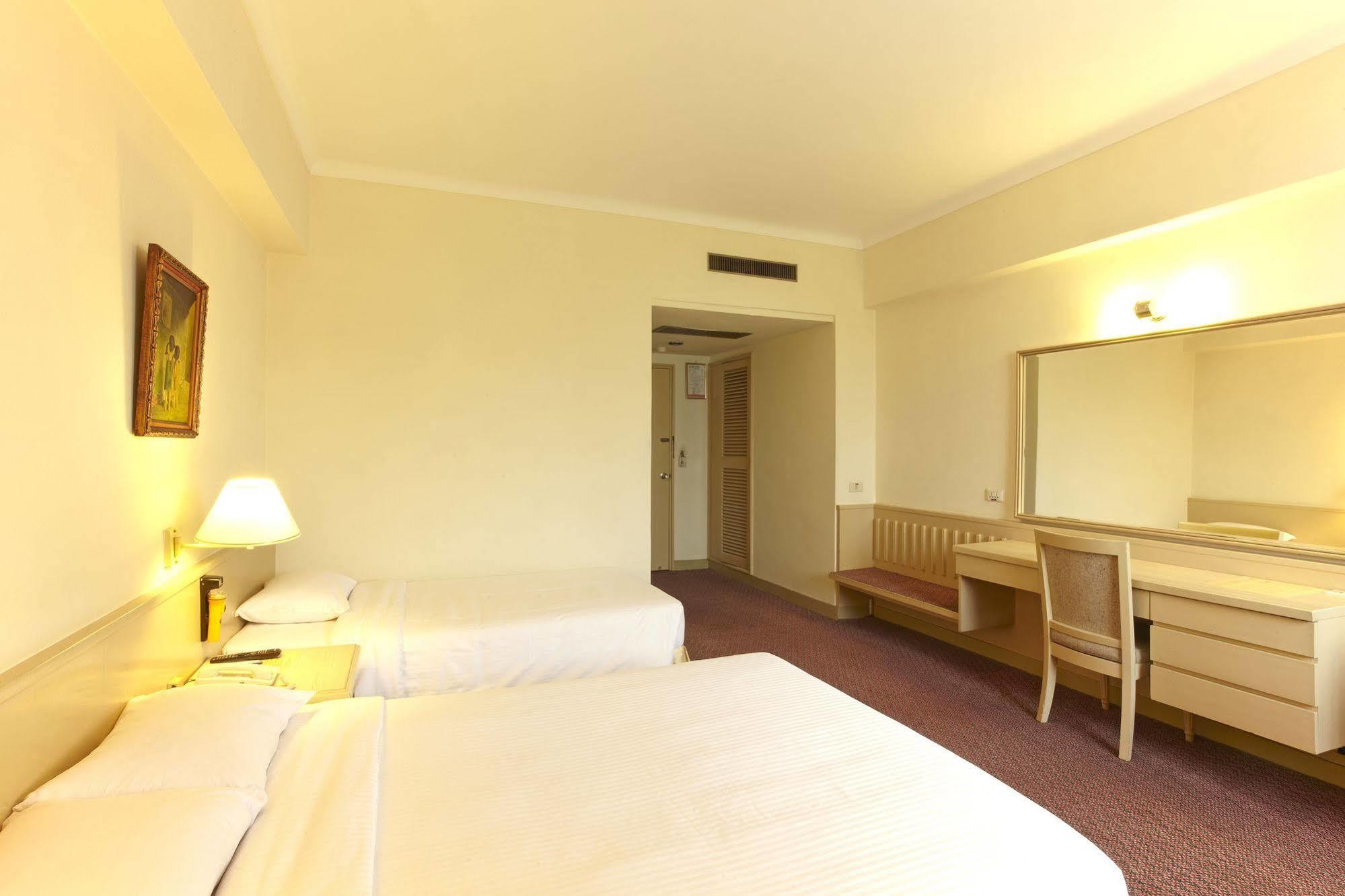 Emperor Hotel Taipei Bagian luar foto