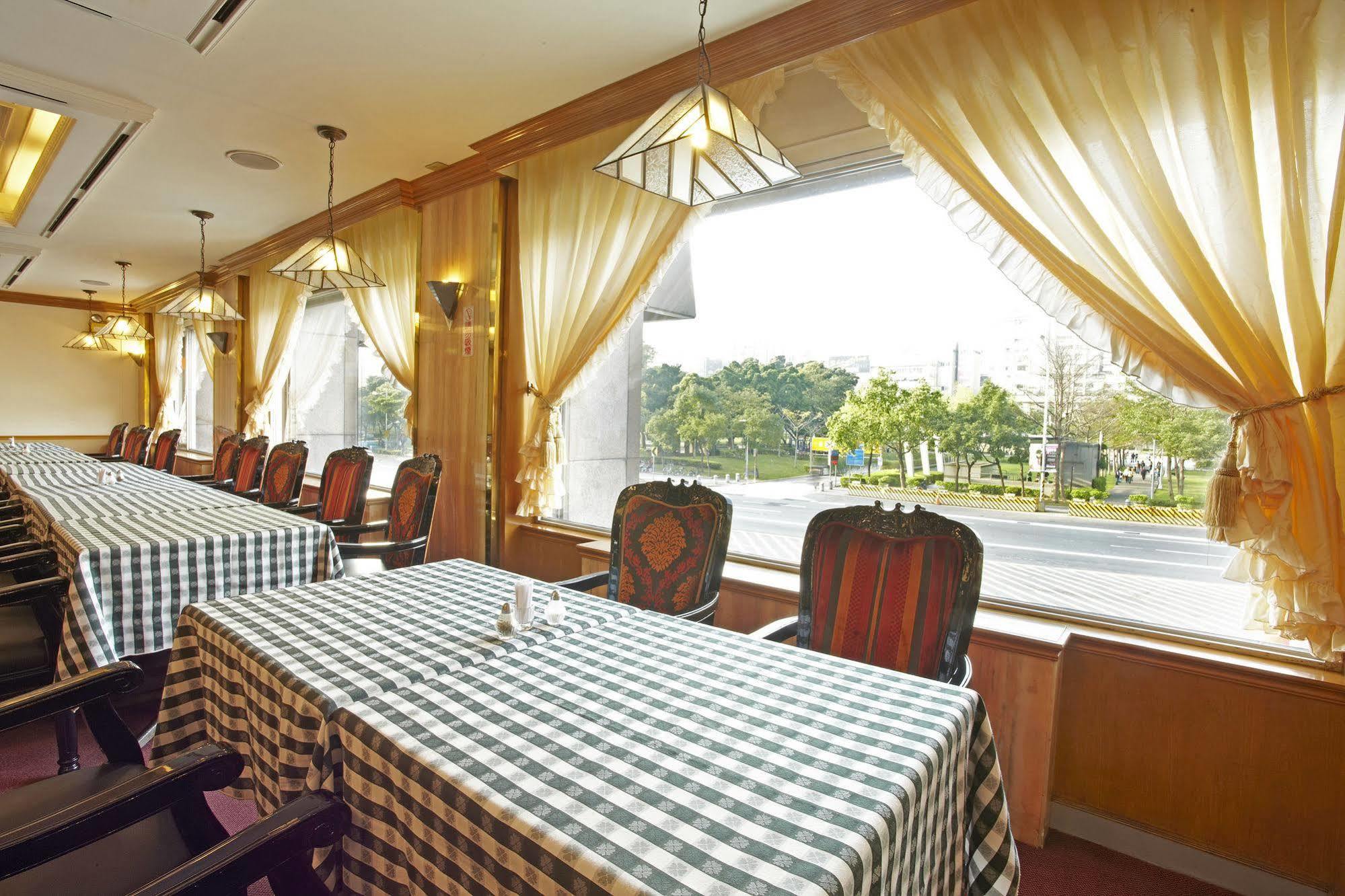 Emperor Hotel Taipei Bagian luar foto